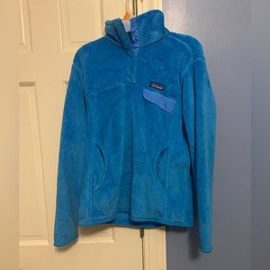 women’s size medium blue patagonia pullover with buttons